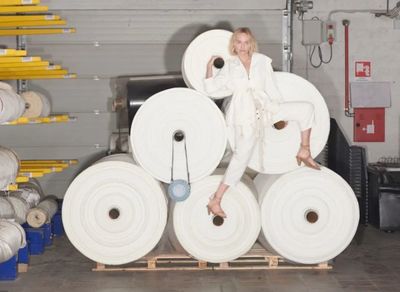 易烊千璽官宣阿瑪尼代言、劉亦菲發(fā)超A廣告片、Chlo&eacute;女孩向前沖